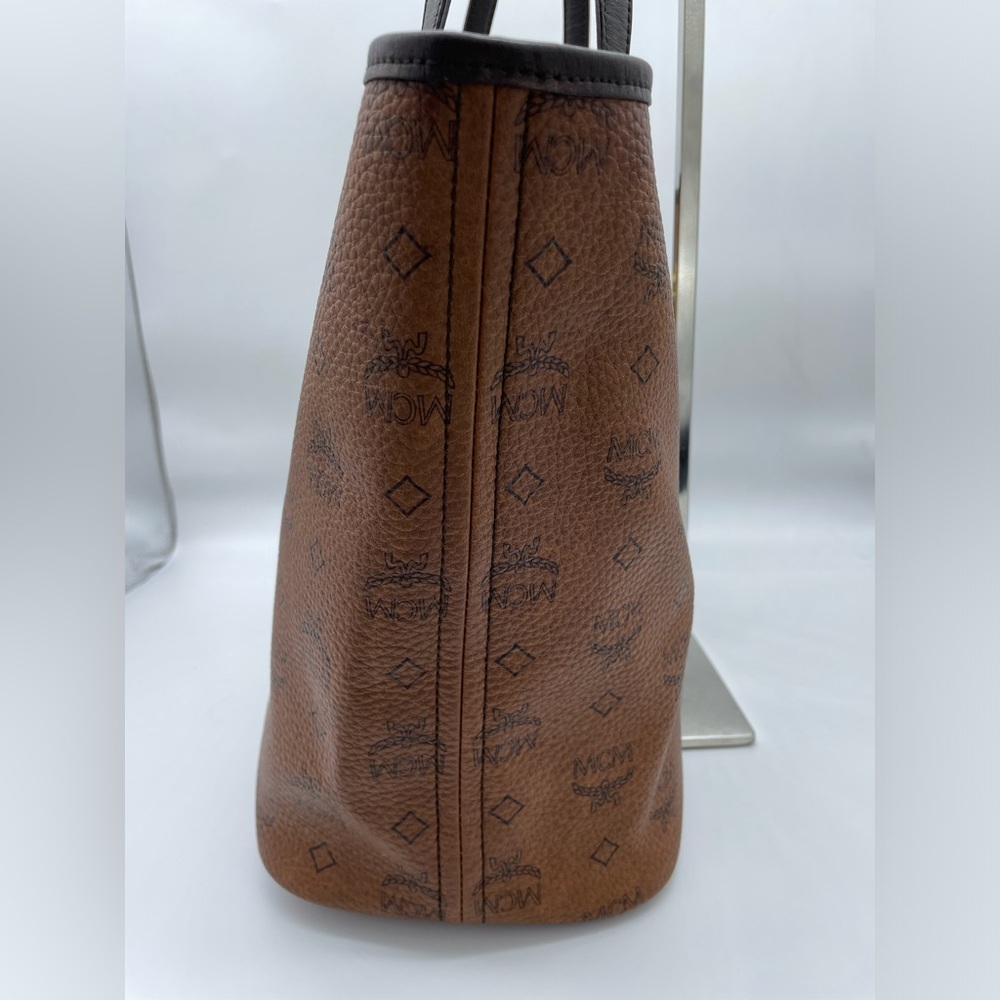 MCM
Visetos Dog Bone
Shopper Tote Brown - Picture 5 of 17